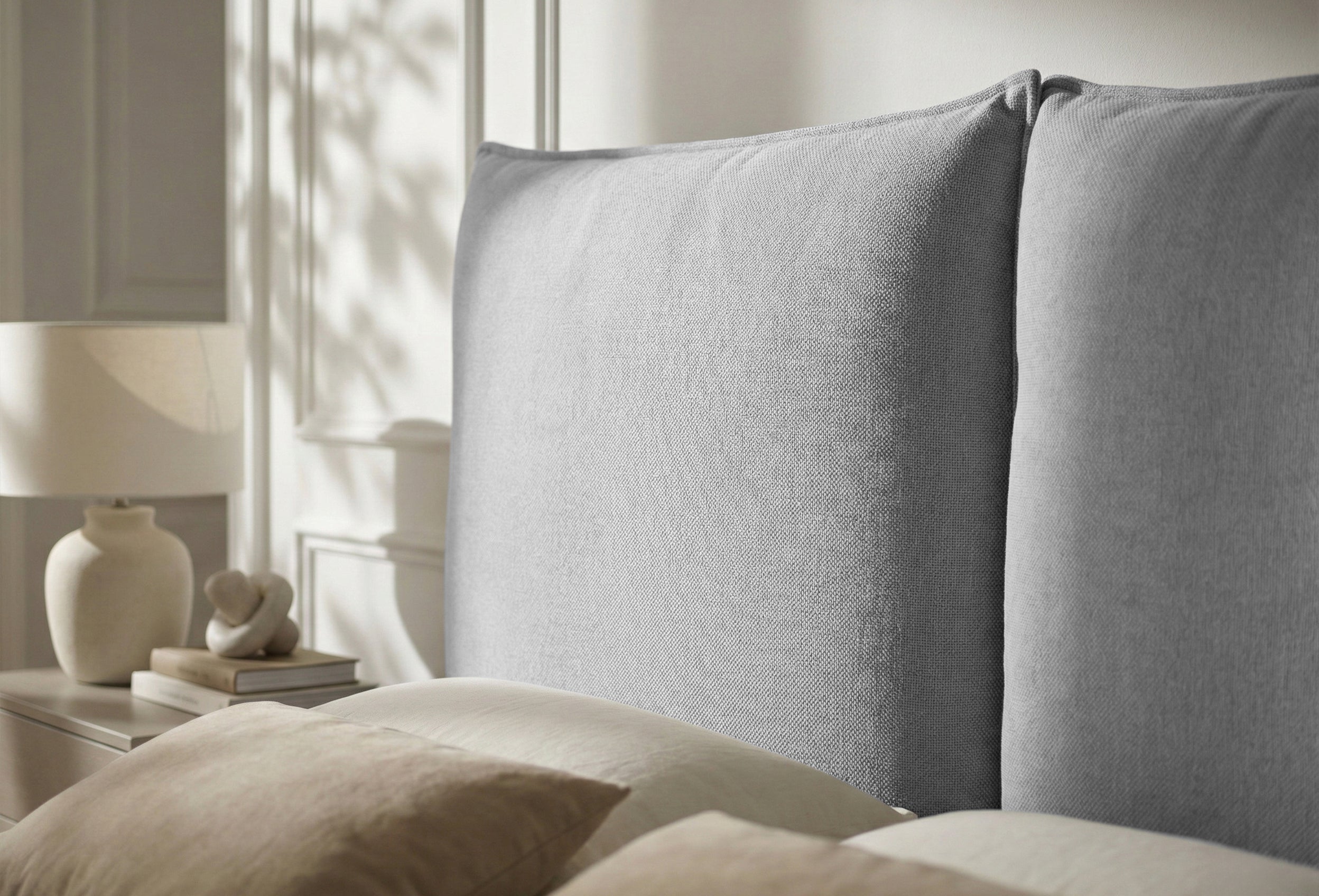 Pat Tapițat Rossi, cu somieră fixă și tăblie înaltă, gri deschis, #color_Gri-Deschis-Loft