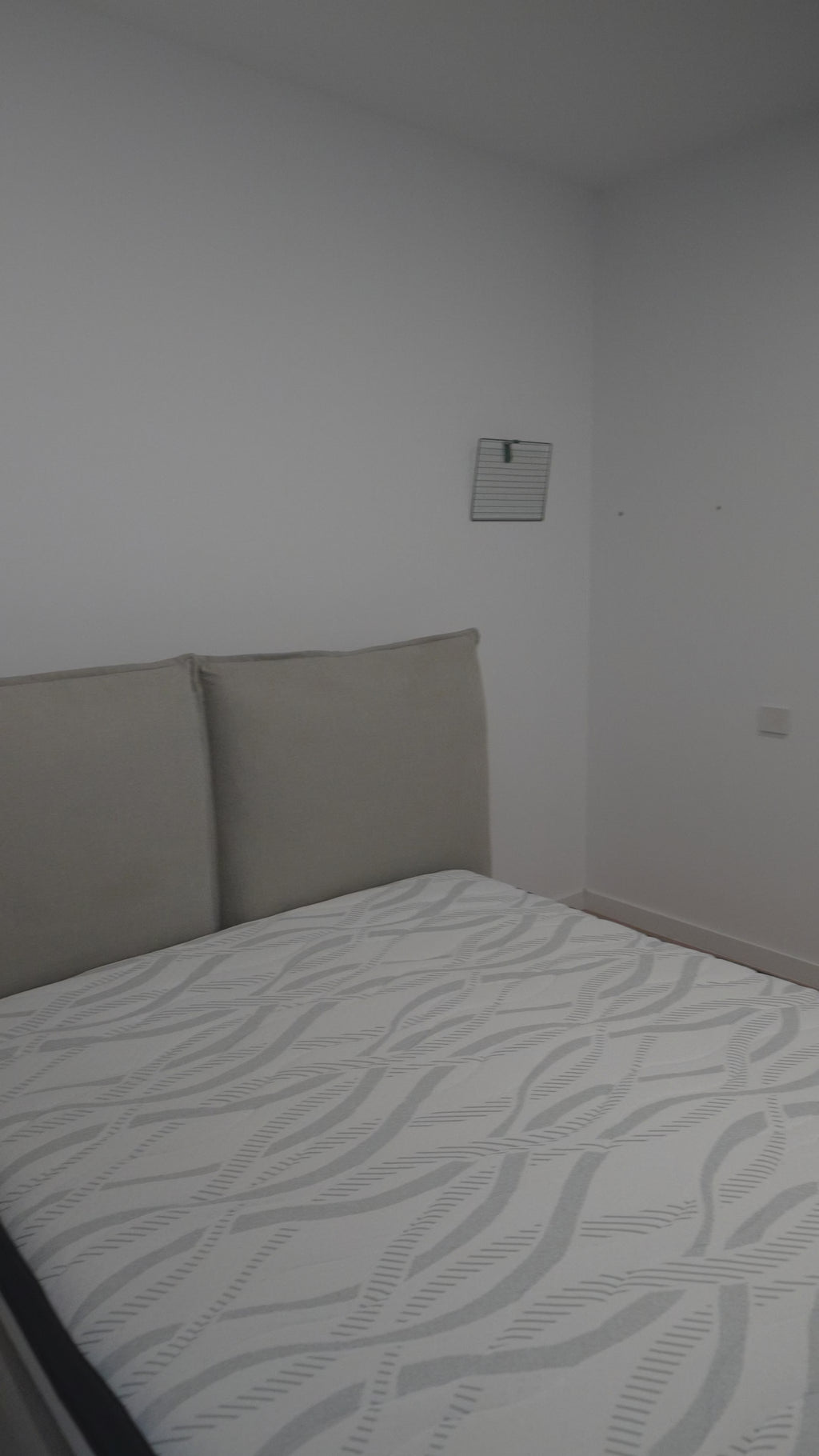 Pat Tapițat Rossi, cu somieră fixă și tăblie înaltă